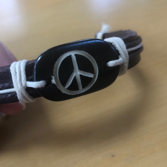 Peace Sign Bracelet - Picture 4 of 4